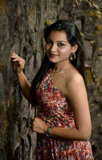 Meera Iyer – elegant Bangalore call girl in Sadashivanagar accepting cash payment for weekend companionship