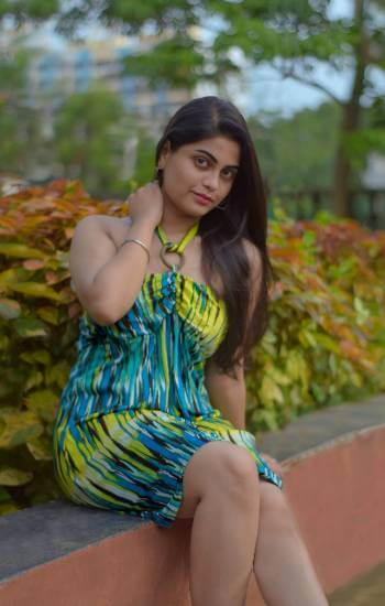 Priya Kapoor – VIP call girl in Bangalore Bannerghatta Road offering friendly companionship and weekend escort service